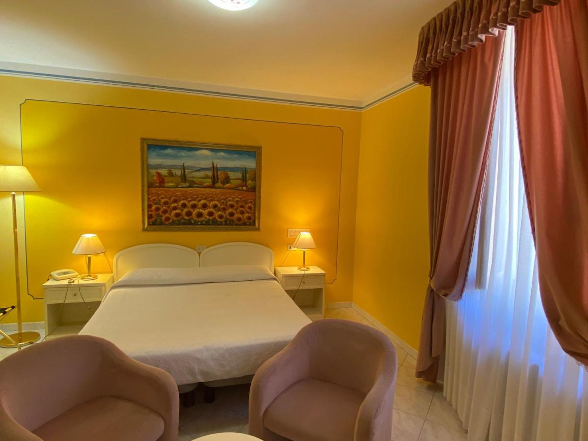 Hotel La Torre กัสติลโยเน เดล ลาโก ภายนอก รูปภาพ