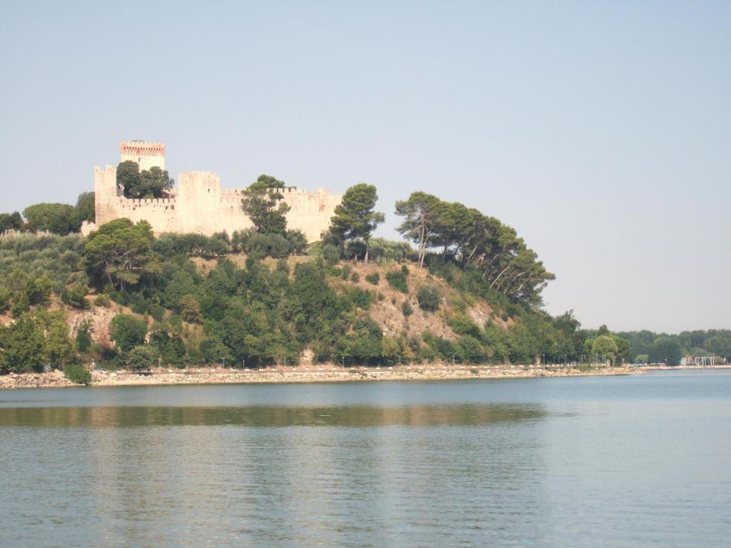Hotel La Torre กัสติลโยเน เดล ลาโก ภายนอก รูปภาพ