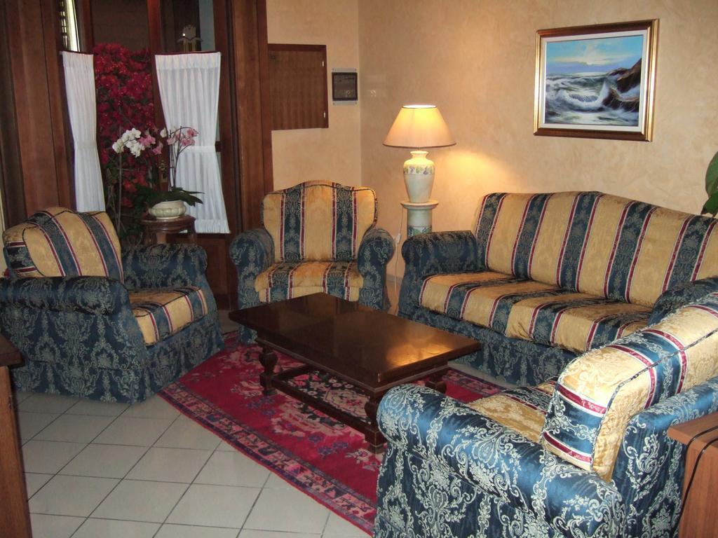 Hotel La Torre กัสติลโยเน เดล ลาโก ภายนอก รูปภาพ